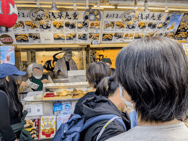 仲見世通りの揚げまんじゅう店