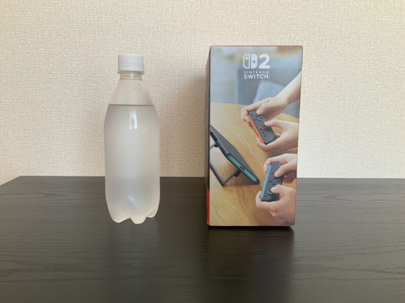 Switch2外箱 側面 500mlペットボトルとの比較