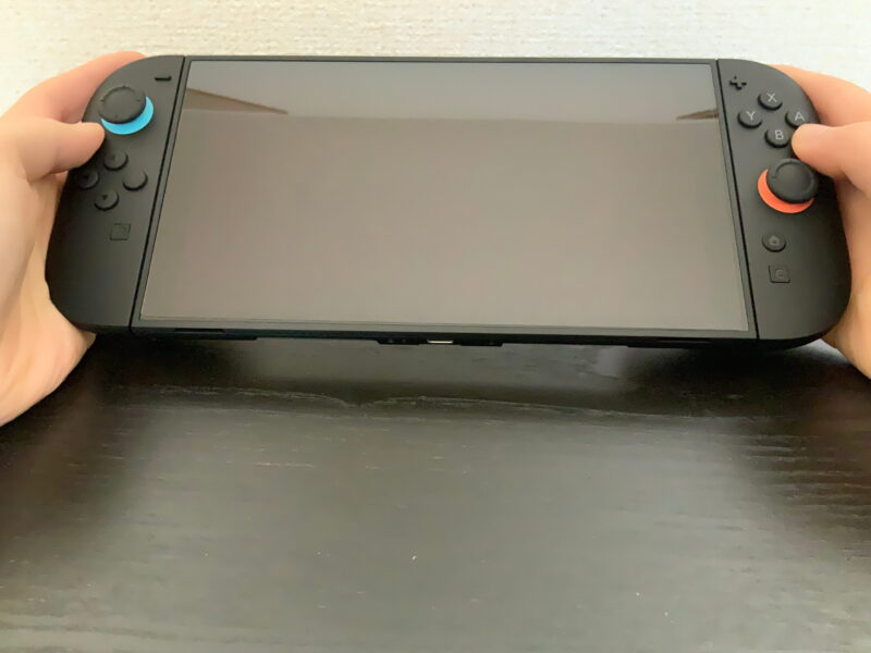 Switch2を持っている様子