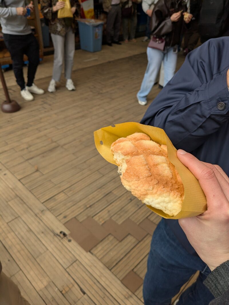 浅草花月堂の「ジャンボめろんぱん」