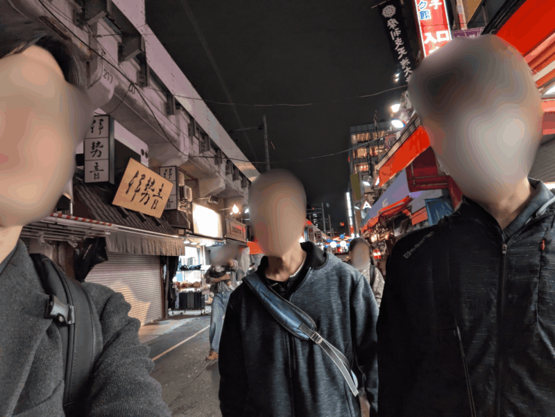 夜の上野を散歩する私と弟たち