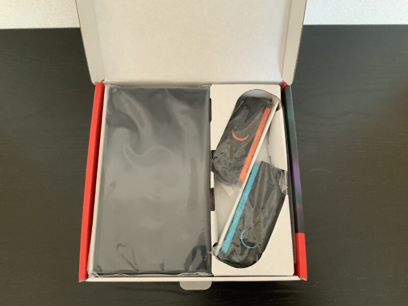 Switch2の外箱を開封した様子