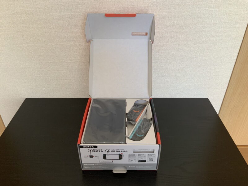 Switch2の外箱を開封した様子