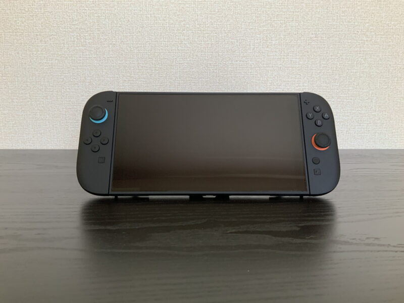 Switch2の本体にコントローラーを差し込んだ様子